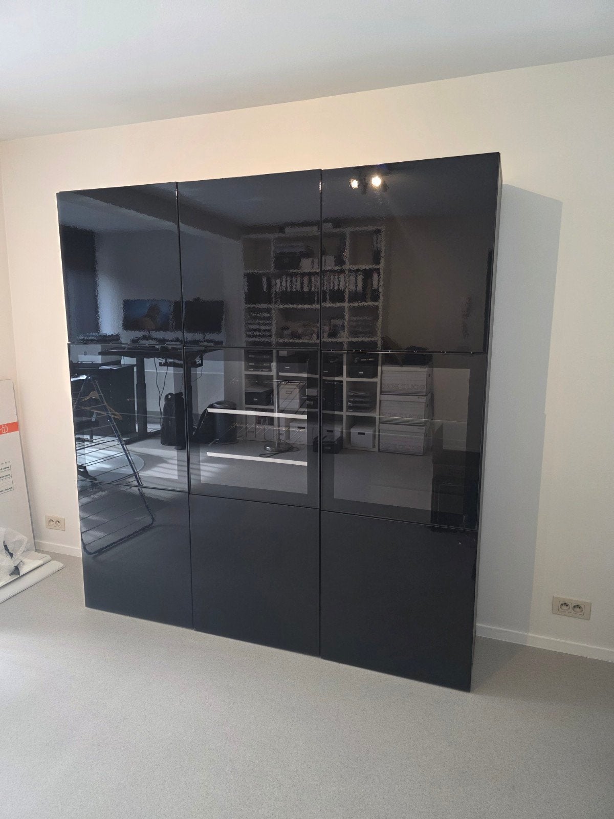 Besta wandkast met glazen deurtjes, Huis en Inrichting, Kasten | Wandmeubels, Ophalen, Met deur(en), 150 tot 200 cm, Zo goed als nieuw