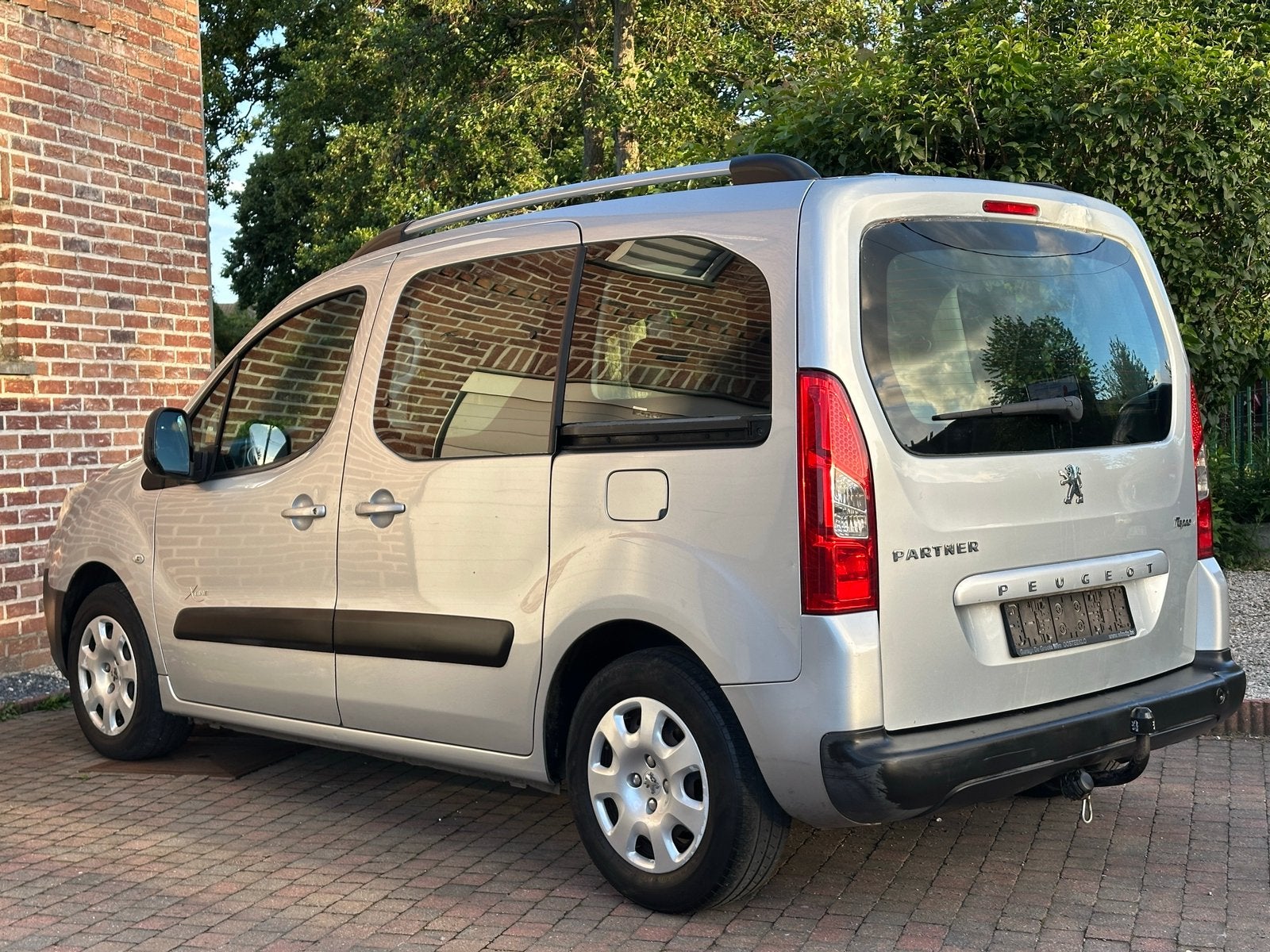 Peugeot partner tepee 1.6 Hdi, Auto's, Peugeot, Zwart, Bedrijf, 5 deurs, Stof