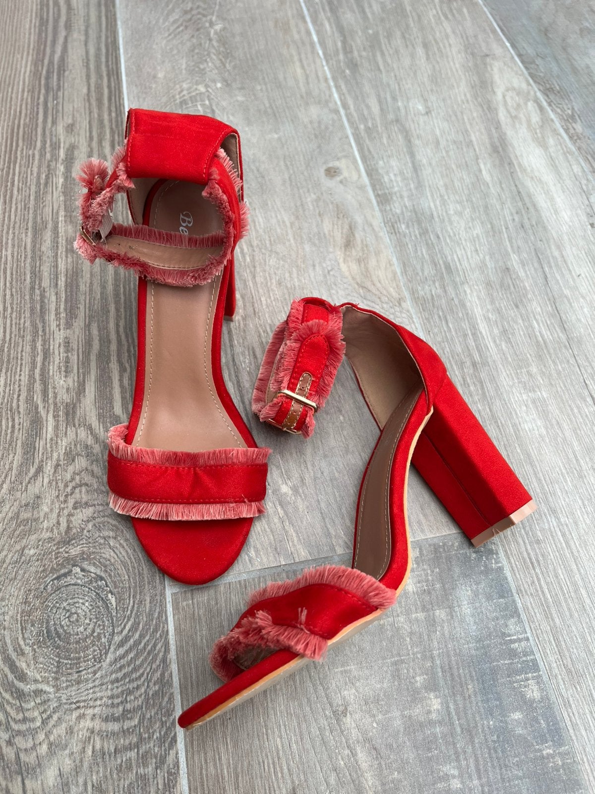Superbes chaussures à talons rouges taille 40, Enlèvement ou Envoi, Comme neuf