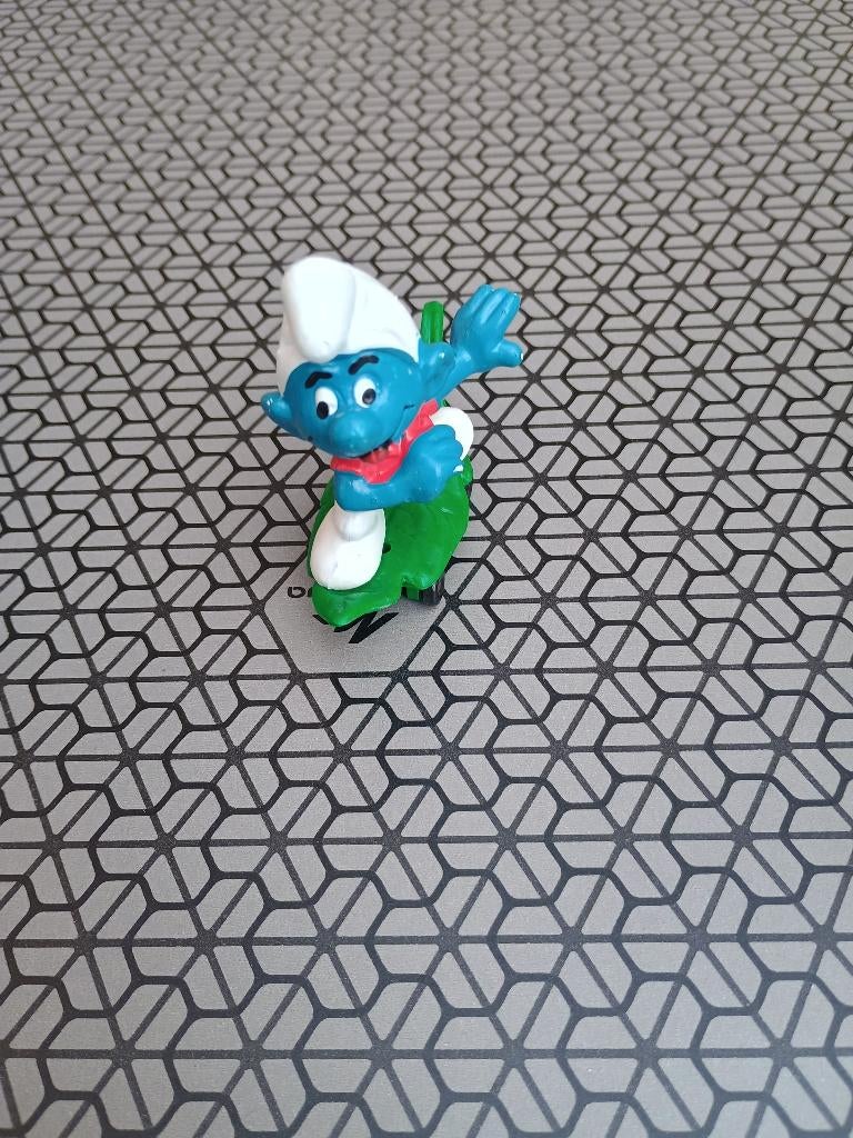 Superschtroumpf  sur skateboard d'une feuille 4.0204, Enlèvement ou Envoi, Utilisé, Autres Schtroumpfs, Poupée, Figurine ou Peluche