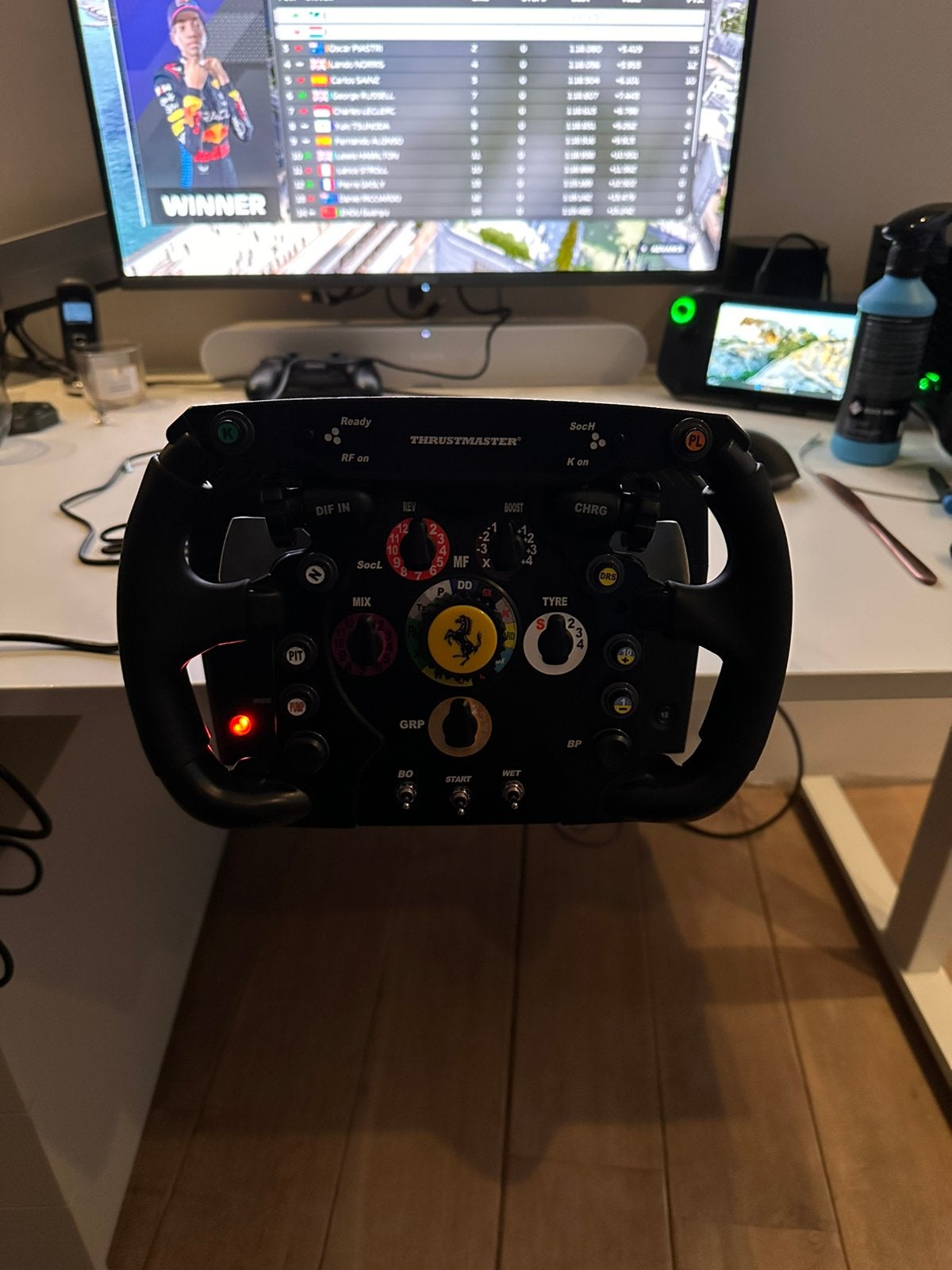 Thrustmaster TS-PC racer inclusief Ferrari F1 wiel, Ophalen, Zo goed als nieuw