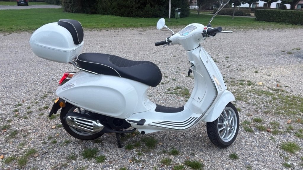 Vespa Primavera 125, Ophalen, 125 cc, Zo goed als nieuw, Benzine