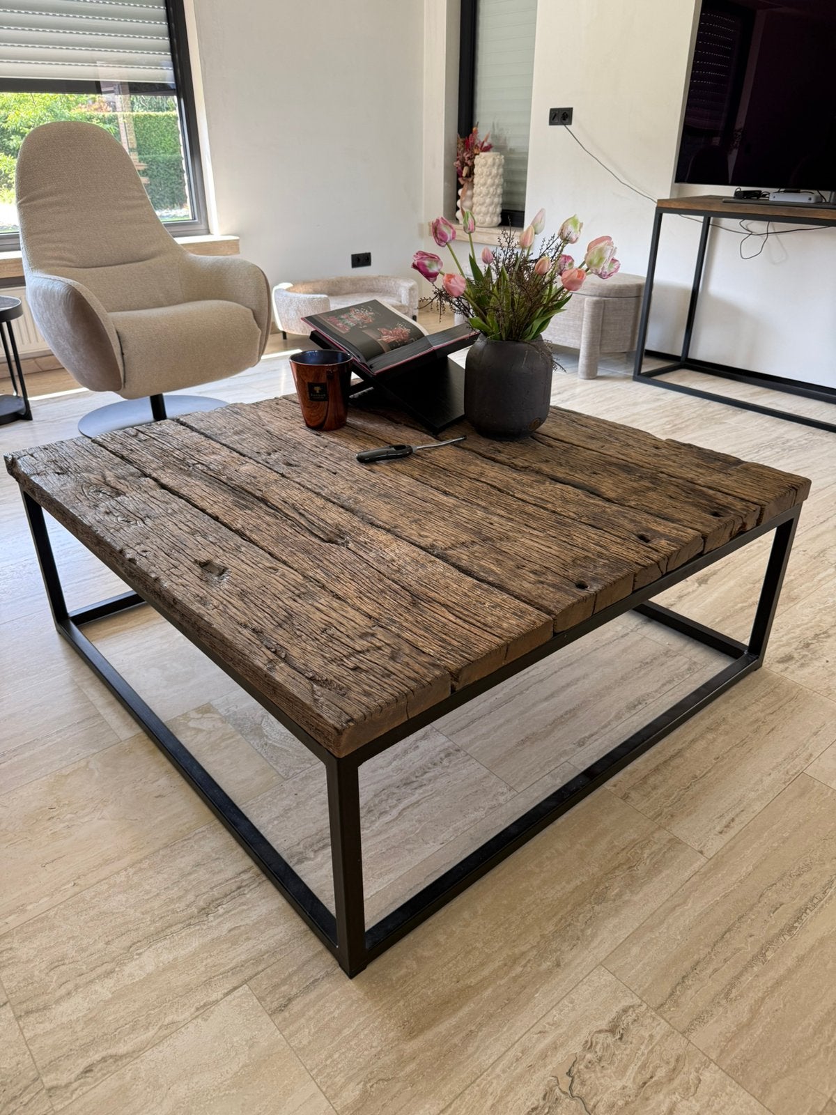 Salon tafel wagonhout 120x120 zwart stalen poten, Huis en Inrichting, Ophalen, Zo goed als nieuw