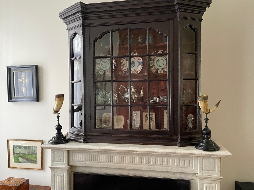 Antieke vitrine kast, Ophalen