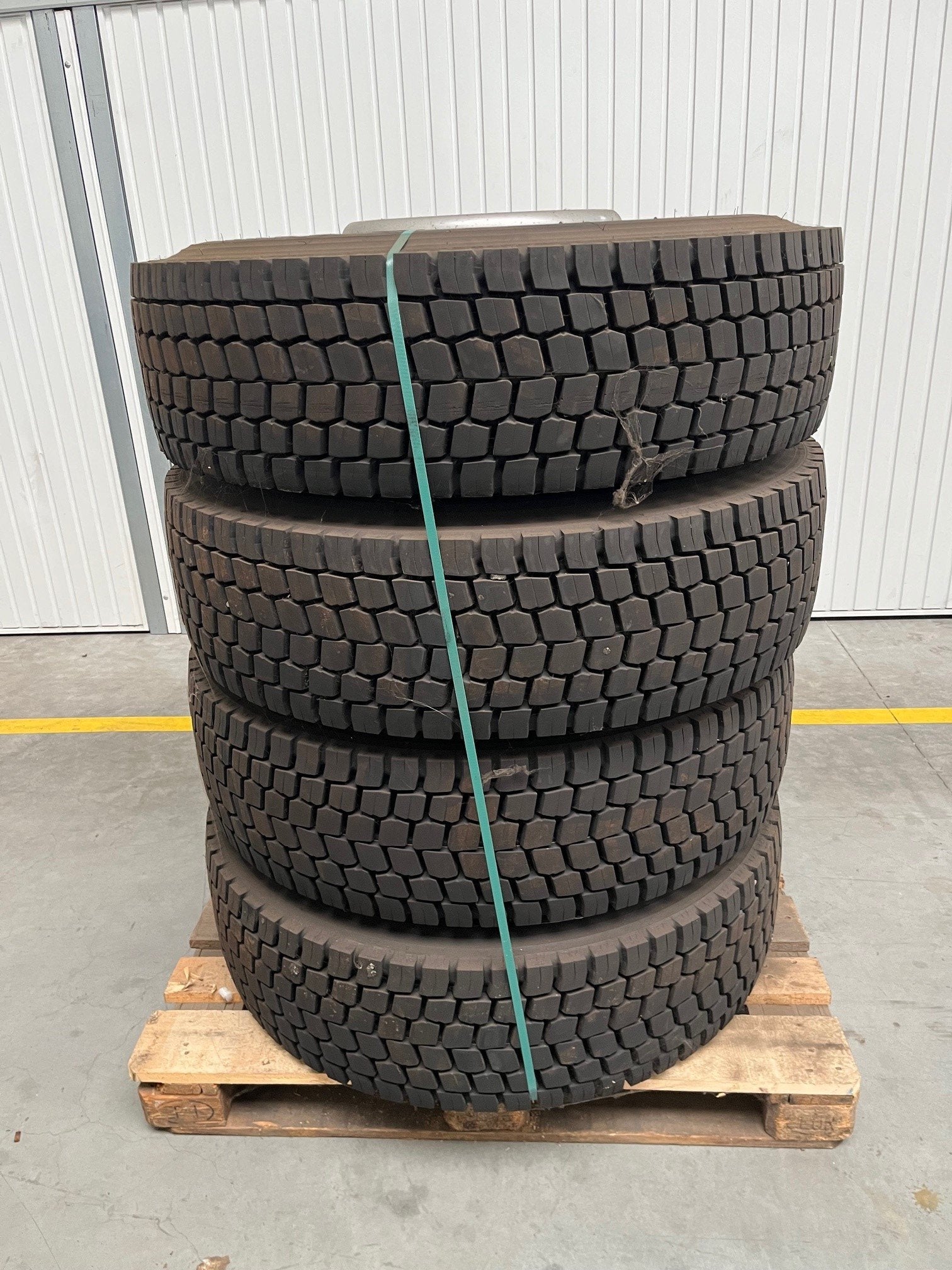 Band + velg Bridgestone R-drive, Auto-onderdelen, Gebruikt, Overige merken, Overige Auto-onderdelen