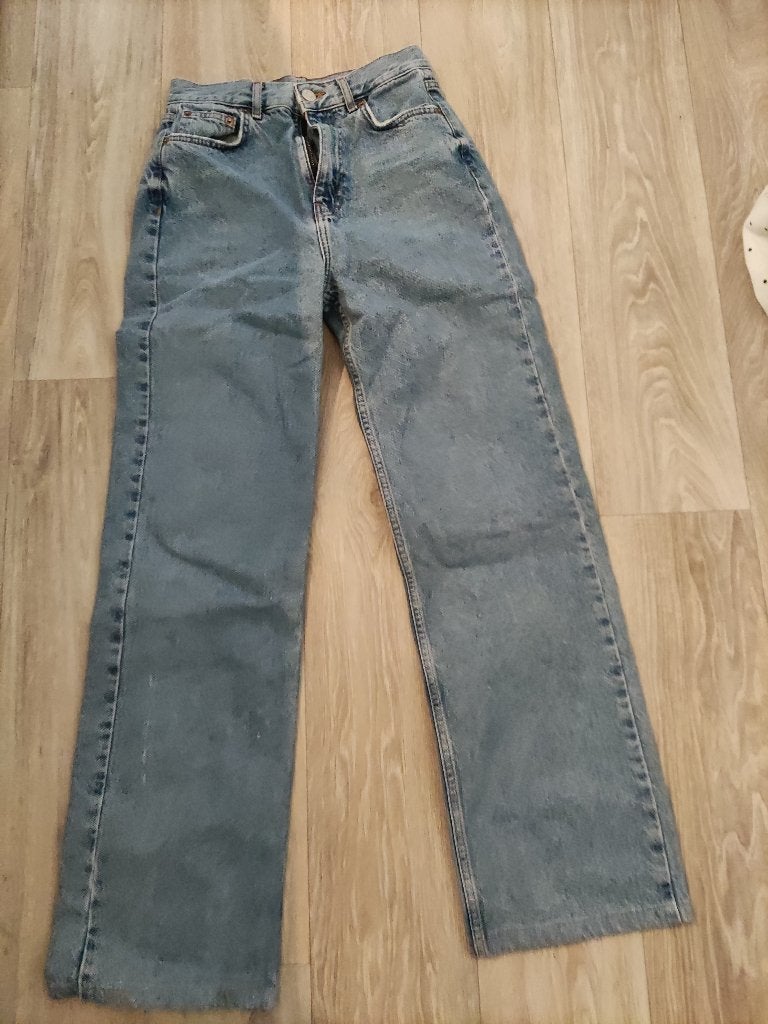 jeans Pull&Bear confectiemaat 34 in nieuwstaat (+ crop top), Pull & Bear, Enlèvement ou Envoi, Bleu, W27 (confection 34) ou plus petit
