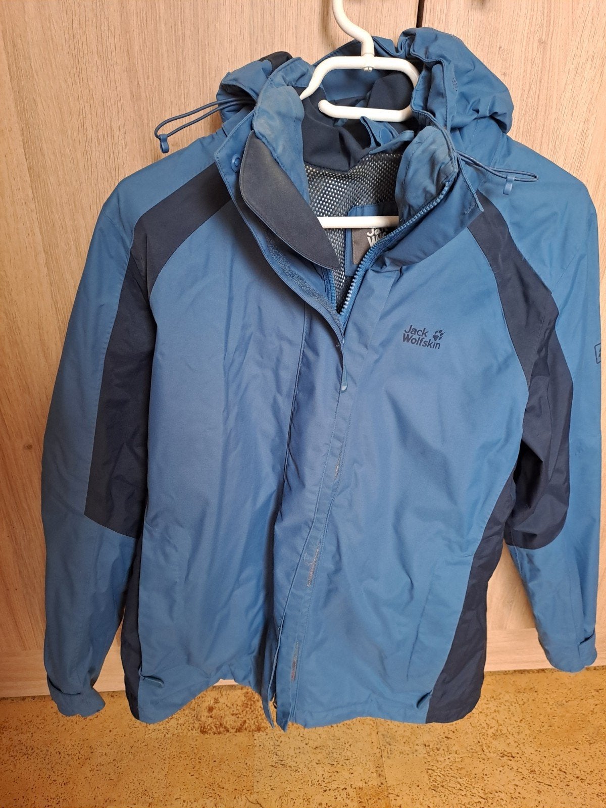 donkerblauwe regenjas Jack Wolfskin maat M, Maat 38/40 (M), Blauw, Ophalen of Verzenden, Jack Wolfskin