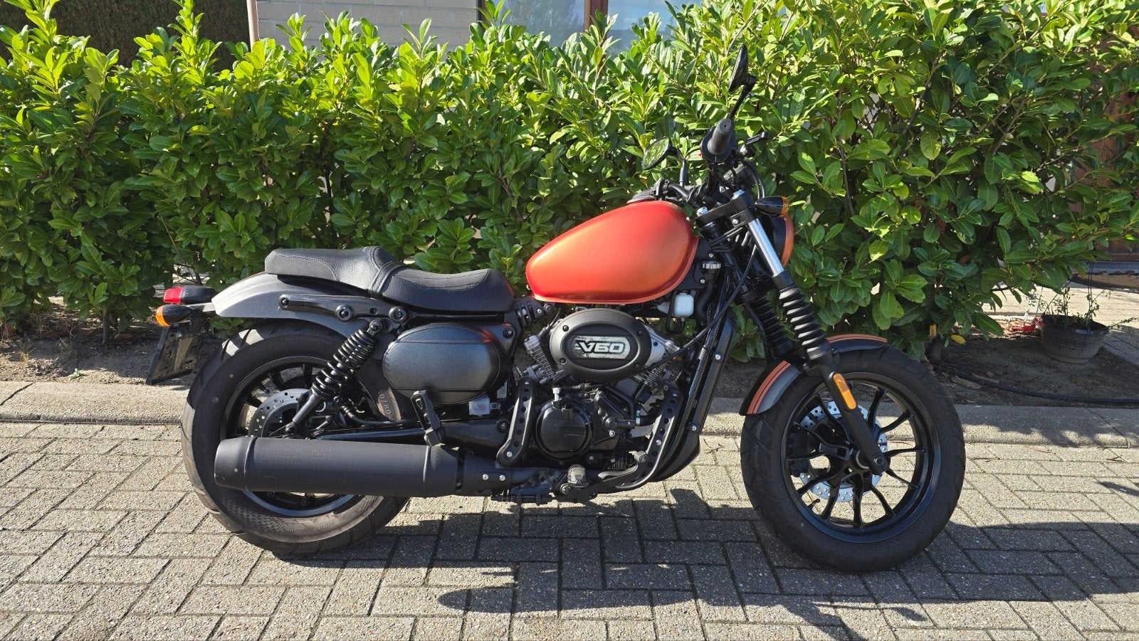 ️ Hyosung bobber 125cc TWEECILINDER – 2022, Motoren, 2 cilinders, Chopper, Gebruikt, Particulier