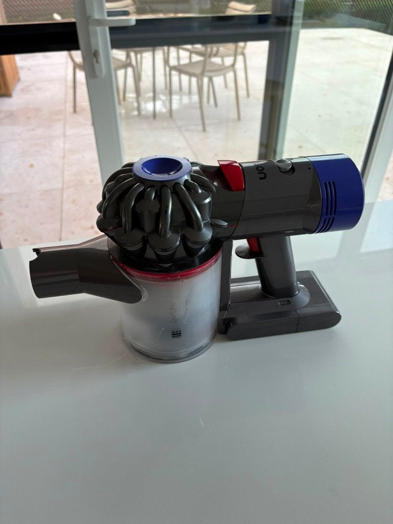 Dyson V8 Total Clean – snoerloze stofzuiger + accessoires, Ophalen, Gebruikt, Draadloos, Dyson