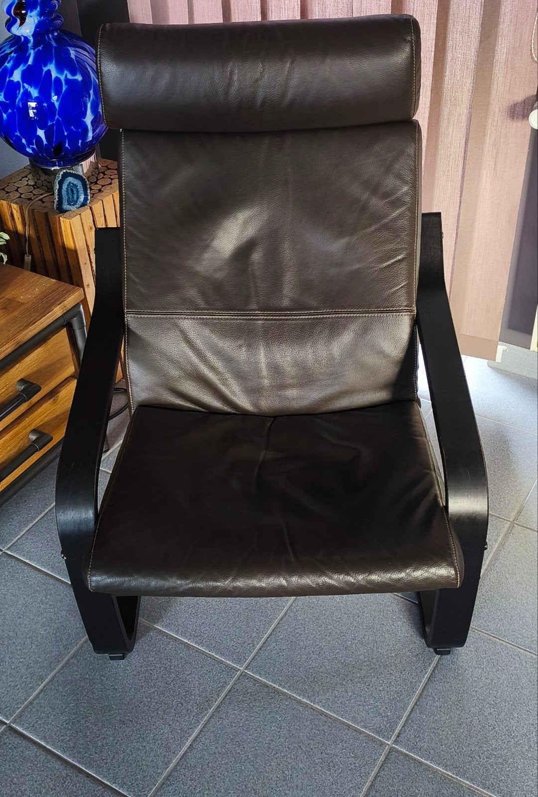 Fauteuil IKEA Poang met donkerbruin/zwart leren zitting, Ophalen, Gebruikt, Hout