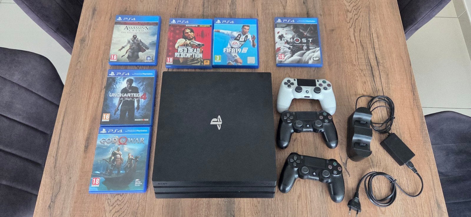 PS4 Pro 1TB + 3 Controllers + 6 Games + Oplaadstation, Consoles de jeu & Jeux vidéo, Enlèvement ou Envoi, Avec 3 manettes ou plus