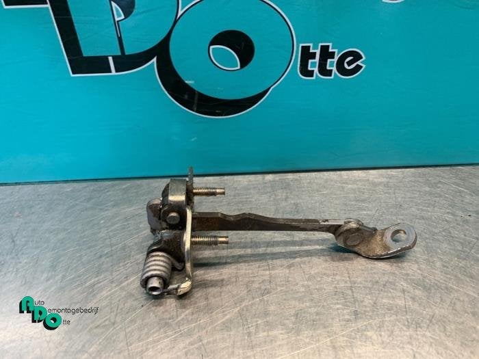 Butée 4portes arrière droite d'un Dacia Sandero, Dacia, -, 3 mois de garantie, Utilisé