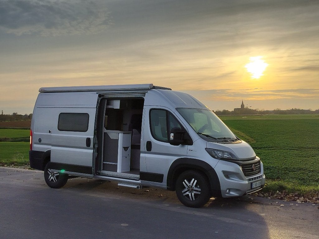Livingstone 2 Advance - 180pk automaat - 2020 - 3 ton sleep, Caravans en Kamperen, Automaat, Buscamper of Camperbus, Ringverwarming