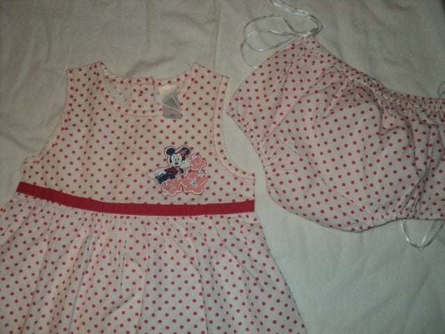 disney ,un ensemble d'été + un pyjama aristochats t. 18 mois, Kinderen en Baby's, Babykleding | Maat 80, Ophalen of Verzenden