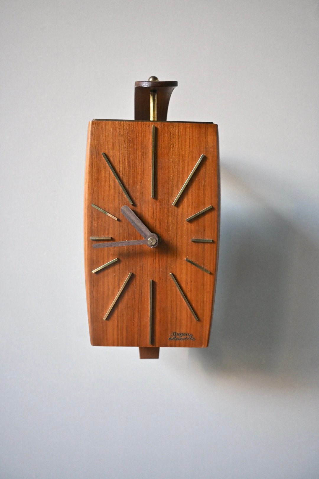 Vintage Dugena Electric Wandklok Teak & Messing  vintage 60, Antiek en Kunst, Ophalen of Verzenden