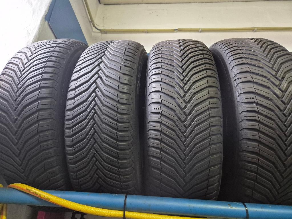 A vendre 4 pneus Michelin Cross Climate 2 215/65R17 103V, 215 mm, 4 Saisons, Véhicule de tourisme, Enlèvement