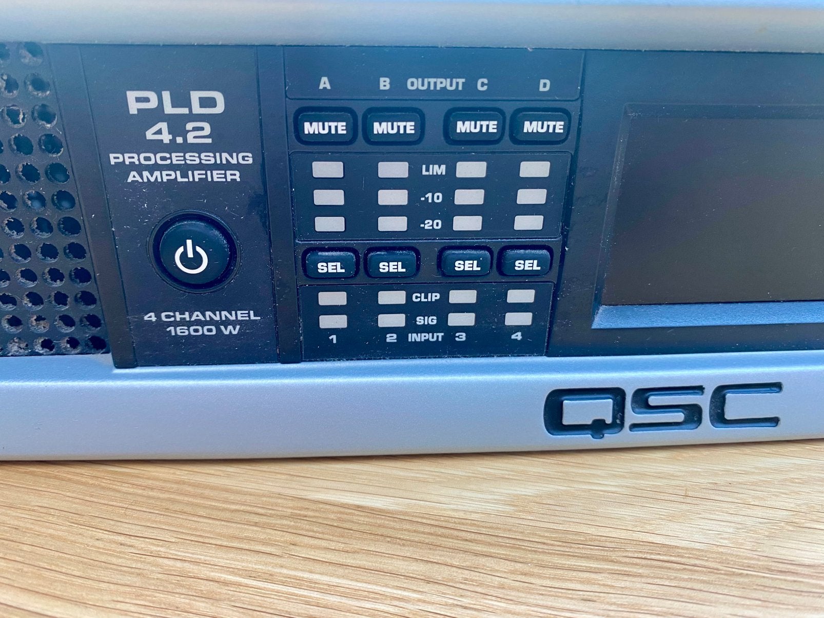 QSC PLD4.2 professionele 4-kanaals versterker 1600W, Ophalen, Gebruikt, 120 watt of meer, Overige merken