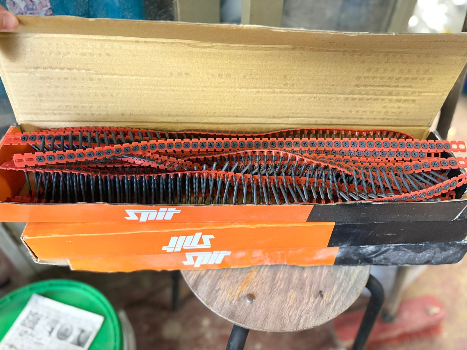 Spit gipsplaatschroeven op lint, Doe-het-zelf en Bouw, Ophalen, Zo goed als nieuw