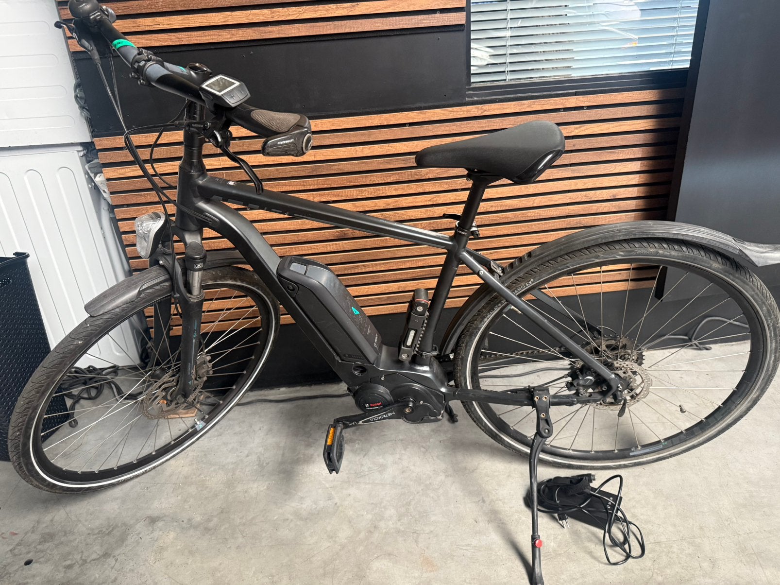 Electrische fiets Cube met middenmotor bosch-9186 km, Fietsen en Brommers, Ophalen, Zo goed als nieuw, Cube