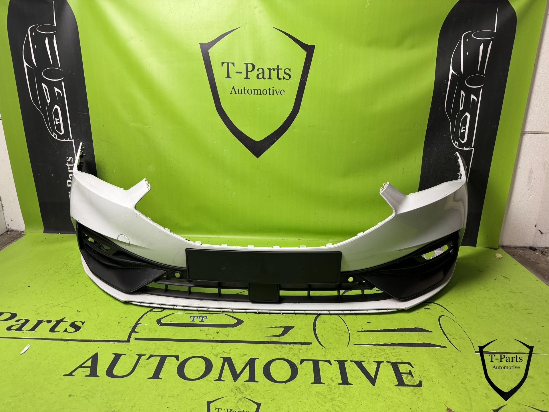 seat leon FR voorbumper bumper 19+, Gebruikt, Autovia A-2, Km 585 585
08760  Martorell, ES, SEAT S.A., Bumper
