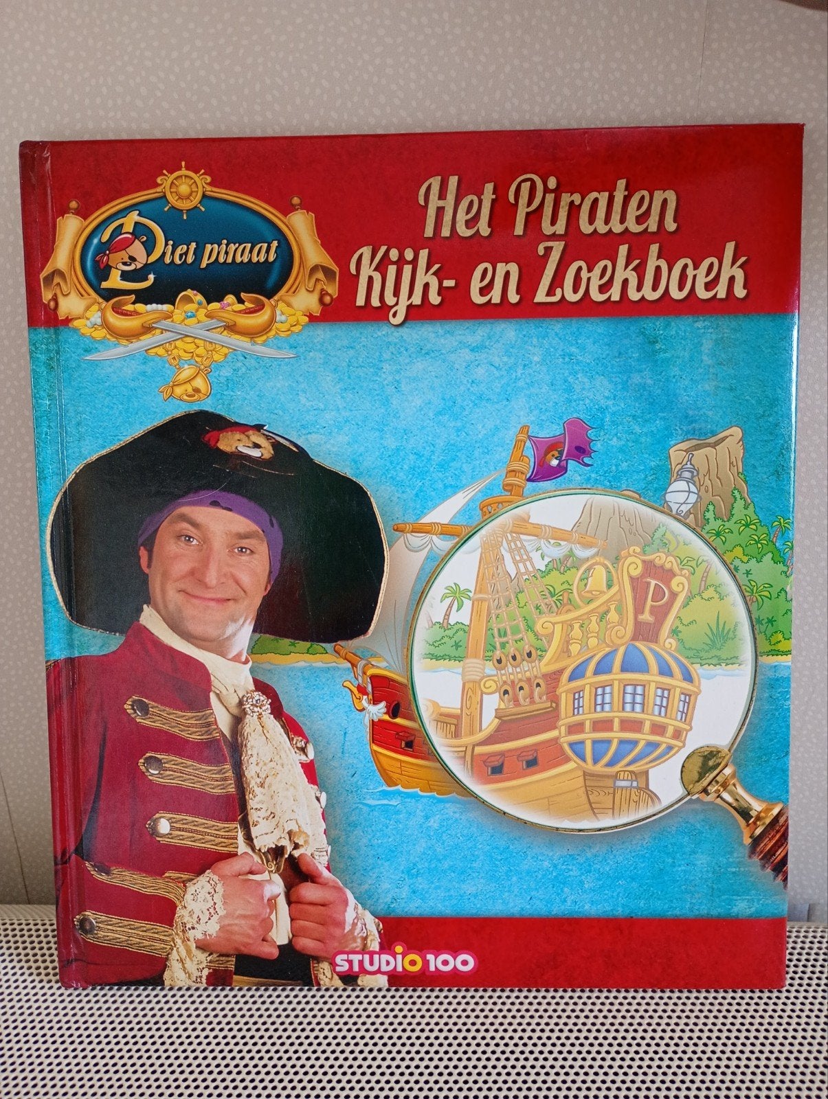 Kijk- en zoekboek Piet Piraat
Kleine beschadigingen aan de c, Boeken, Ophalen of Verzenden, Gelezen, Studio 100, Voorleesboek