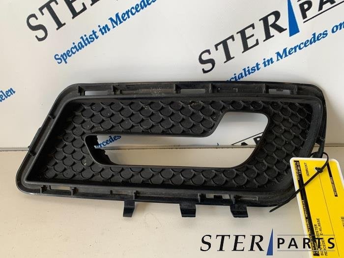 Bumper Rooster van een Mercedes E-Klasse, Gebruikt, -, Ophalen of Verzenden, Bumper
