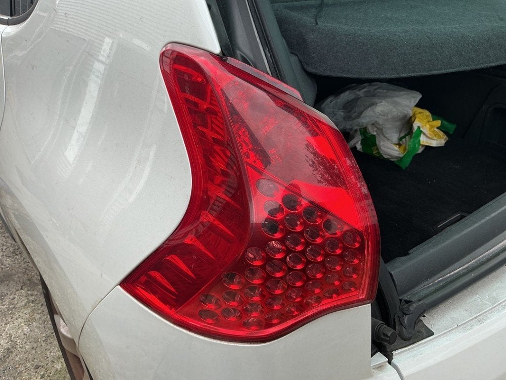 FEU ARRIÈRE GAUCHE Peugeot 3008 I (0U / HU) (|6350HC|), Kontakt-peugeot@peugeot.com, Utilisé, Peugeot Deutschland GmbH, Bahnhofsplatz
65423  Rüsselsheim, DE