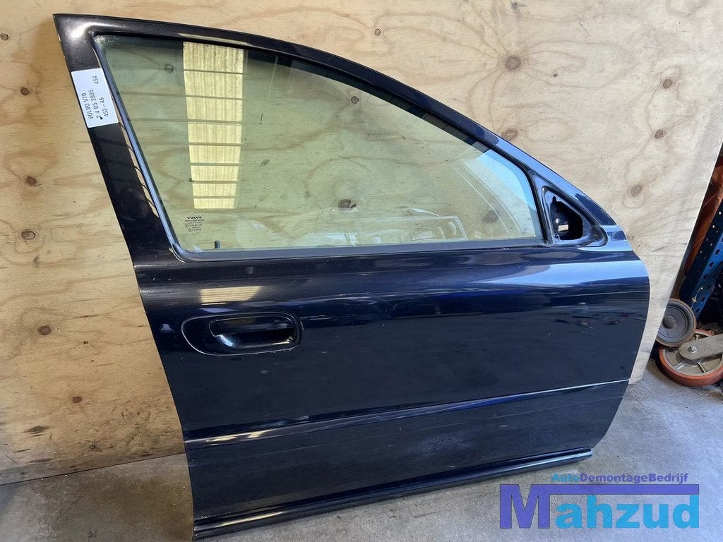 VOLVO V70 Zwart 45246 rechts voor deur 1999-2007, Gebruikt, Gunnar Engellaus vag 8
405 31  Gothenburg, SE, Deur, Info@volvocars.com