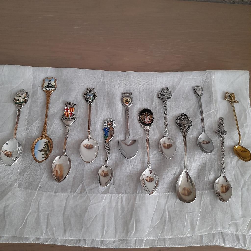 12 verschillende souvenir theelepeltjes.  ( lot), Enlèvement ou Envoi