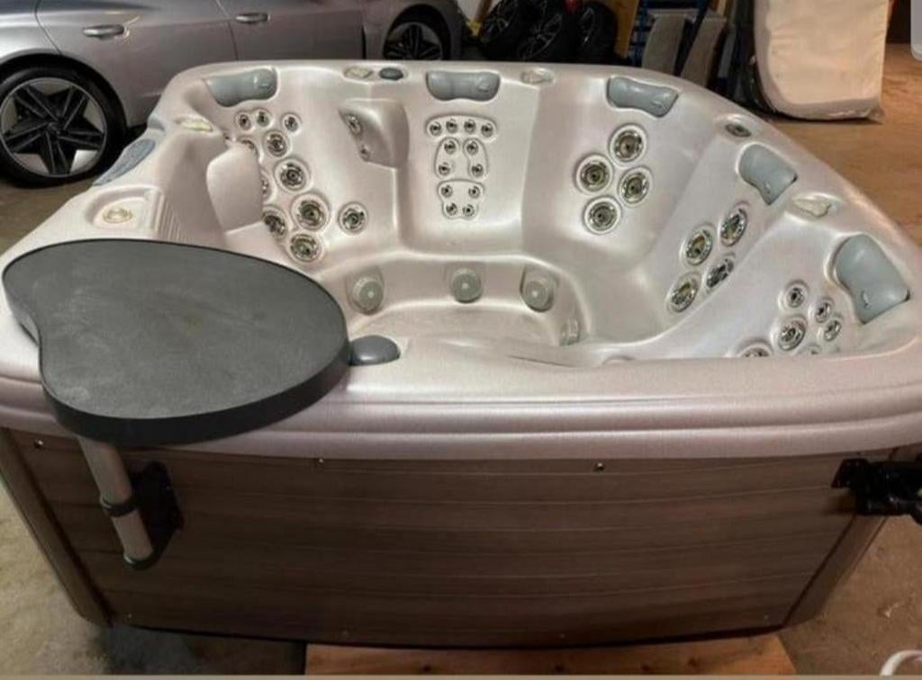 Jacuzzi met garantie/Gratis geleverd en geplaatst, Ophalen of Verzenden