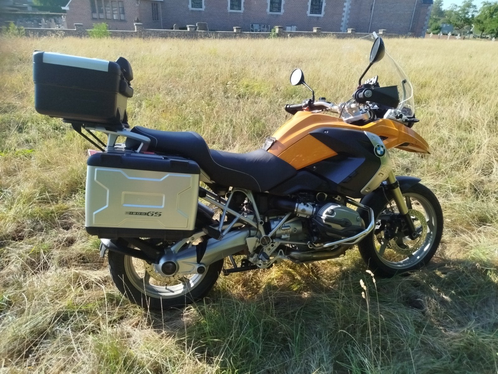 bmw gs 1200.

bouwjaar 2008.

oliegekoelde motor.

56929km ., Ophalen, Gebruikt