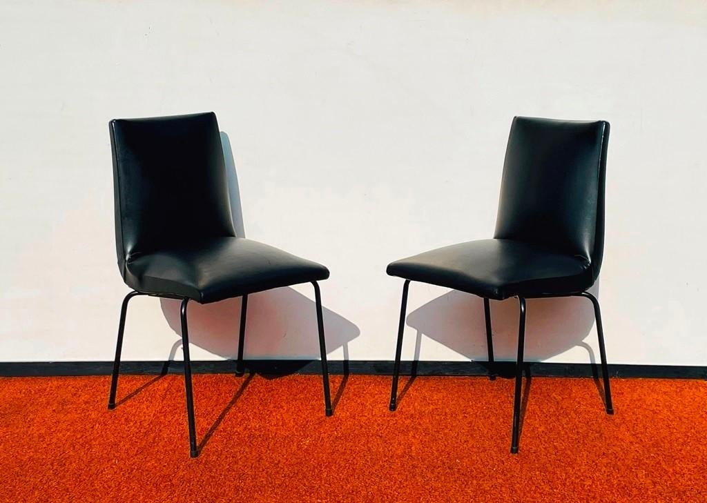 Paar van 60s Vintage Meurop stoelen  door Pierre Guariche, Gebruikt, Twee, Zwart, Vintage