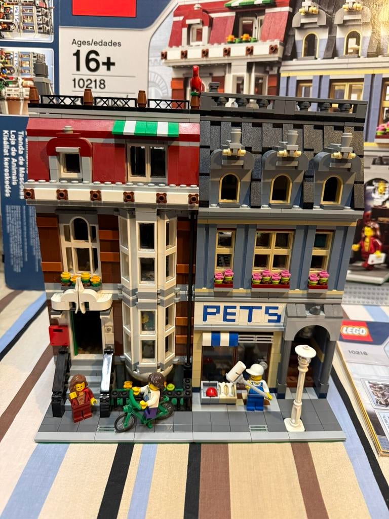 Lego Pet shop 10218, Kinderen en Baby's, Speelgoed | Duplo en Lego, Ophalen, Zo goed als nieuw, Lego