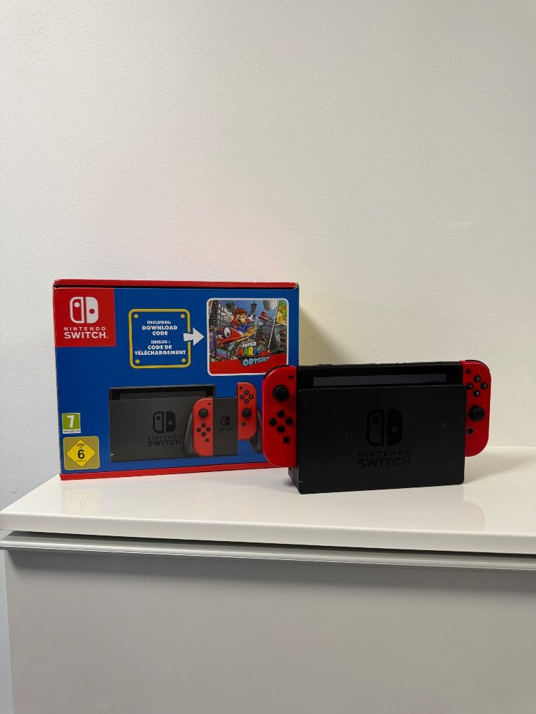 Nintendo Switch compleet pakket + 2 games + Pro Controller, Ophalen, Zo goed als nieuw, Met 3 controllers of meer, Met games