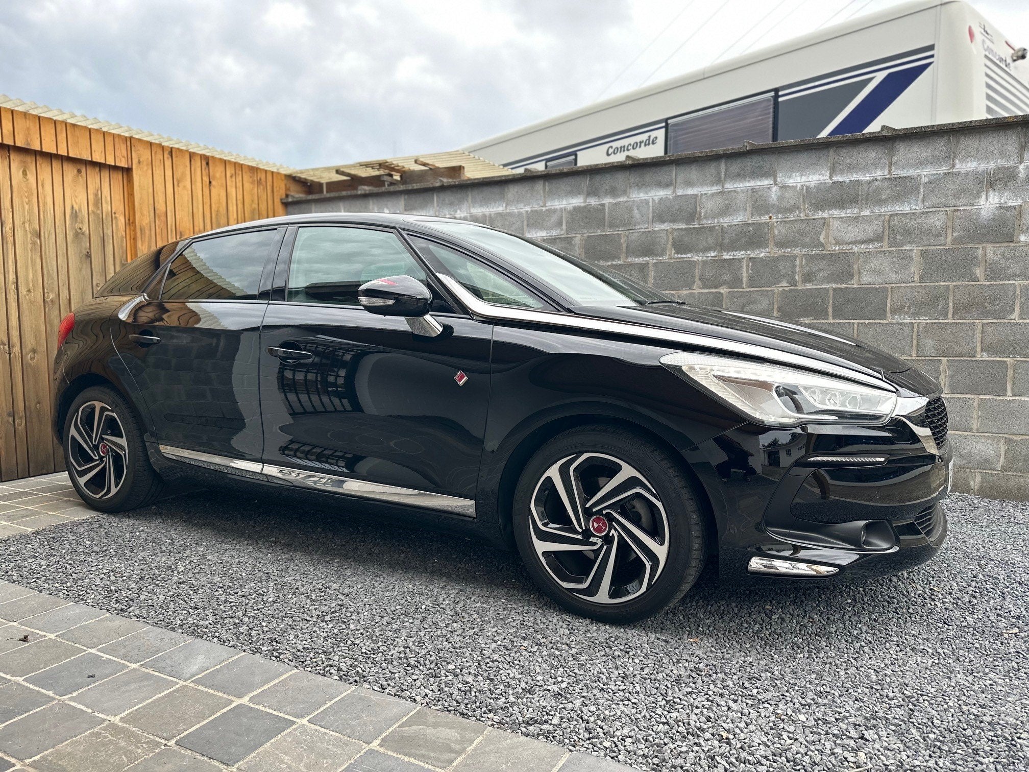 DS Automobiles DS 5 1.6 THP Performance line Pano Led Navi L, Auto's, DS, Gebruikt, 4 cilinders, Alcantara, Zwart