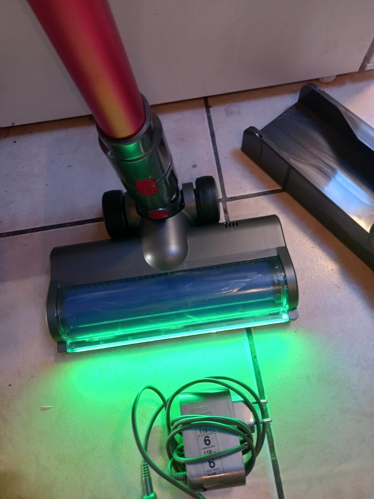 Dyson v10 manche telescopique brosse led neuve !, Enlèvement ou Envoi