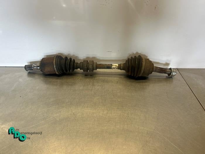 Arbre de transmission avant gauche d'un Nissan Note (Note 13, -, 3 mois de garantie, Utilisé, -