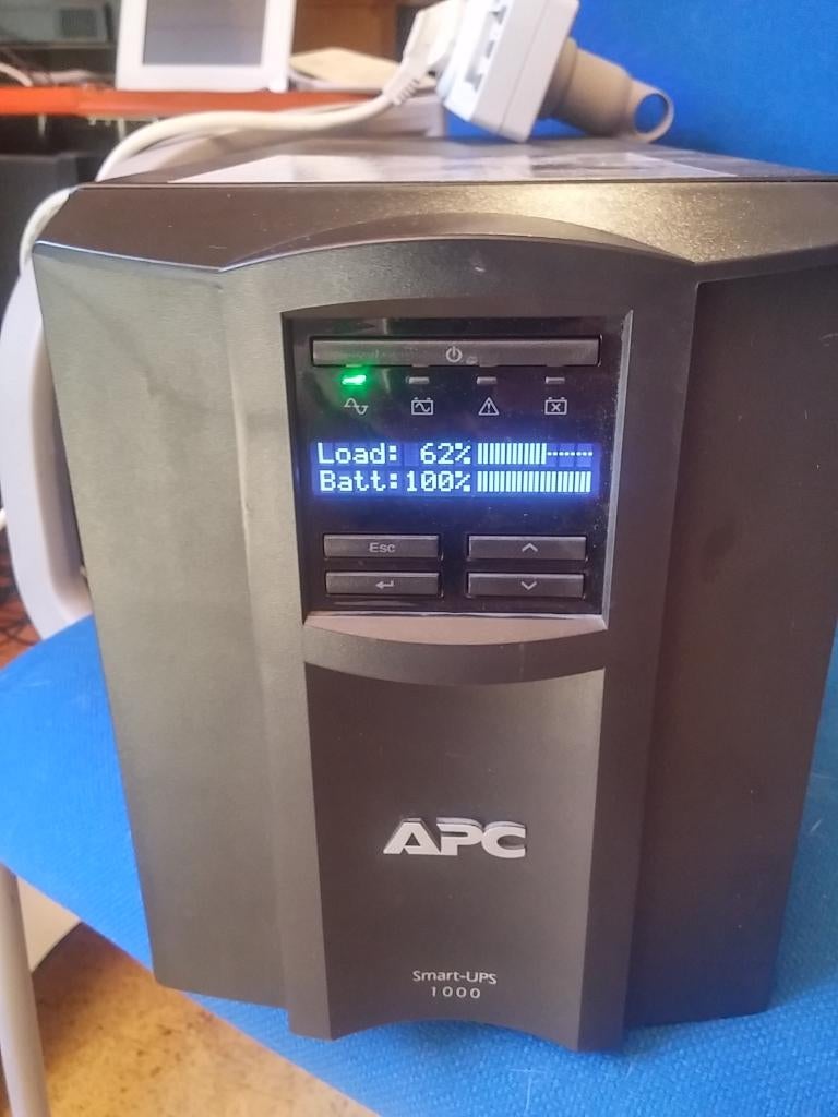 UPS APC SMT1000I-700W-new bat-sinus, Ophalen of Verzenden, Gebruikt