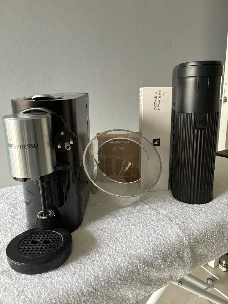 Nespressomachine Atelier met toebehoren: nieuwe prijs, Ophalen, Koffiepads en cups, Gebruikt, Koffiemachine