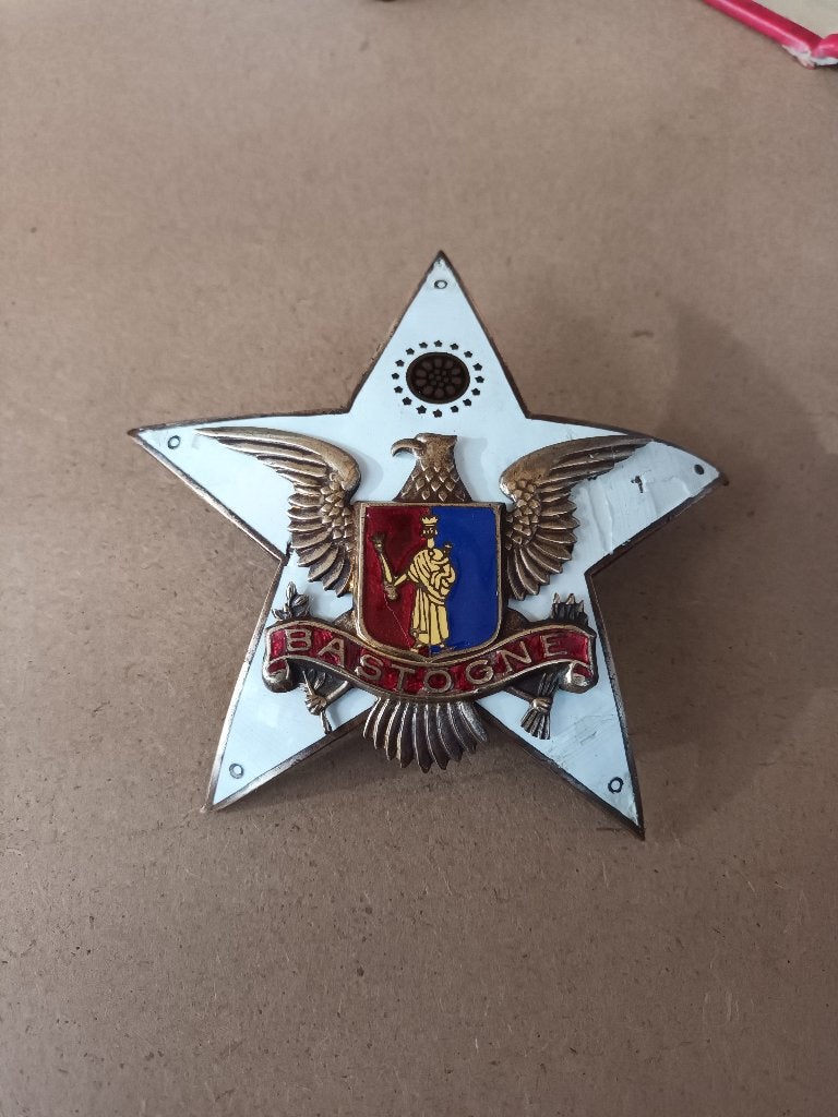 vintage oldtimer embleem bastogne us star, Ophalen, Gebruikt, Auto's
