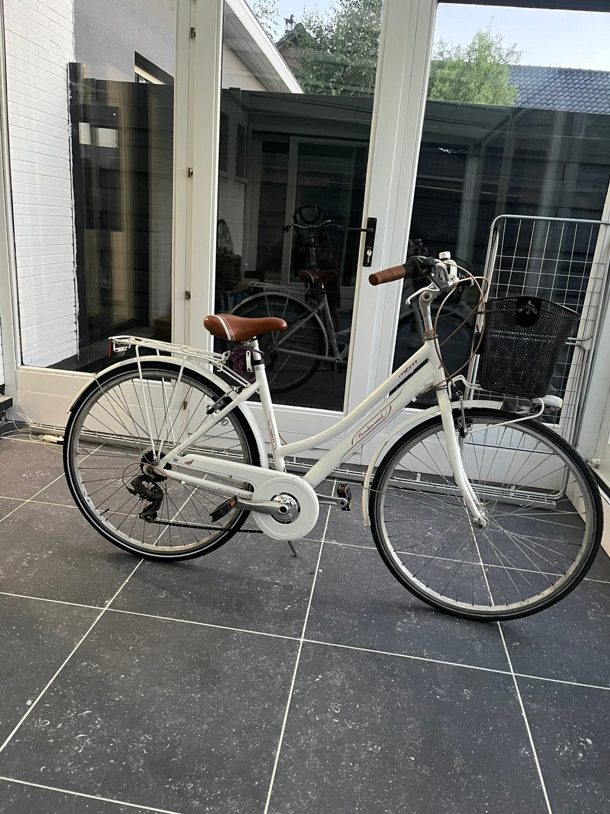 Heel mooie damesfiets met mandje, Ophalen, Zo goed als nieuw