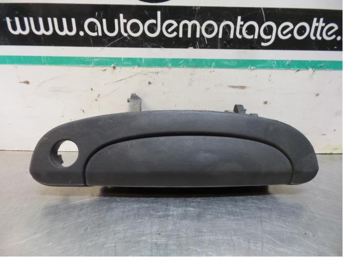 Poignée portière 2portes droite d'un Hyundai Getz (Getz 03, -, 3 mois de garantie, Utilisé, Hyundai