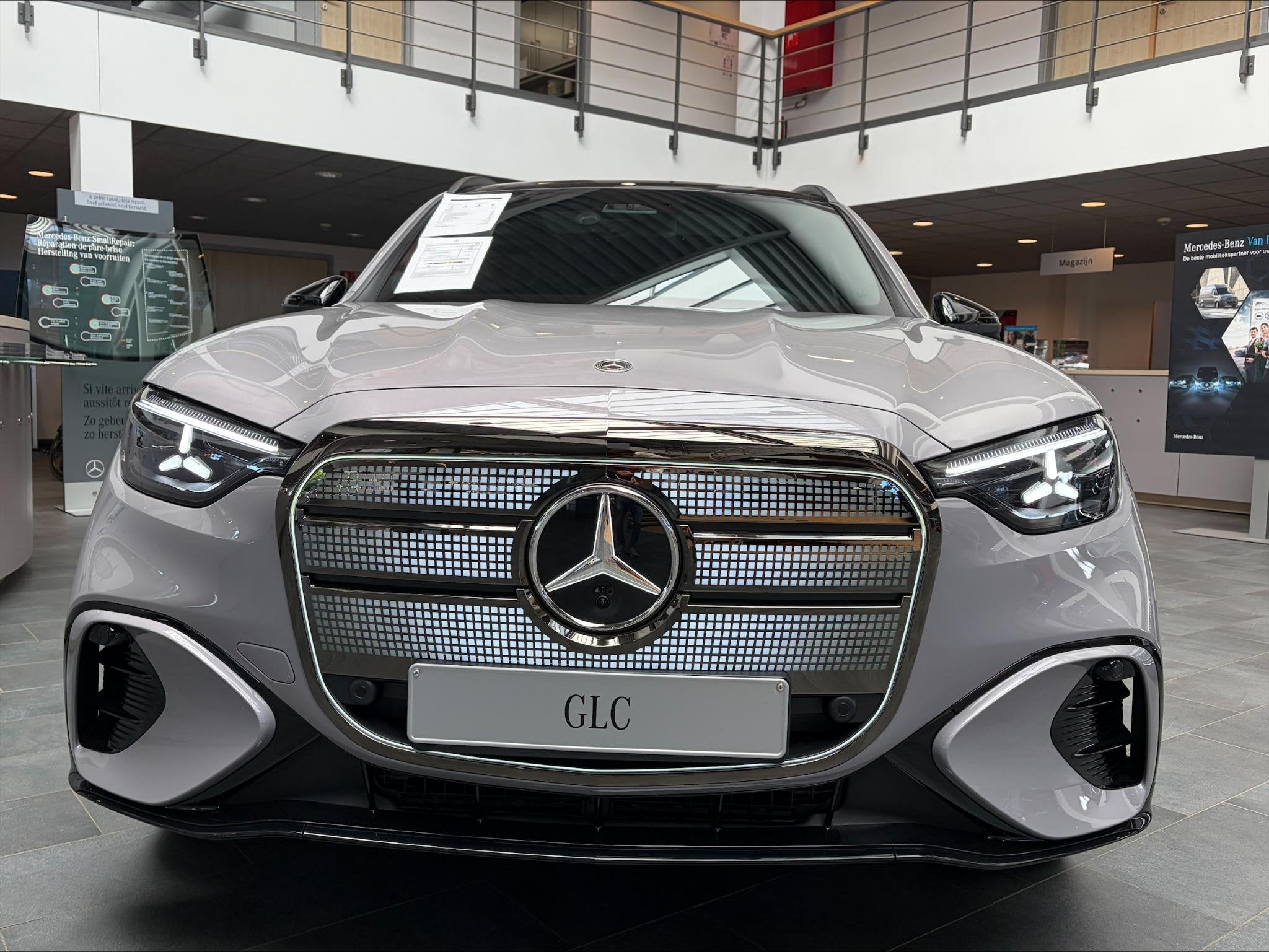 Mercedes-Benz GLC GLC 400 4MATIC AMG Line Nieuwe wagen DOS 8, Auto's, Automaat, Stof, 2535 kg, 2400 kg