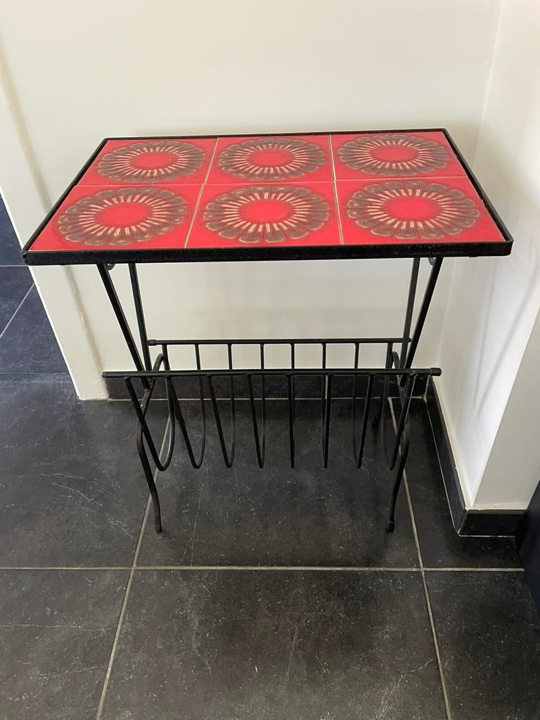 Table vintage - porte-journaux, Enlèvement, Utilisé