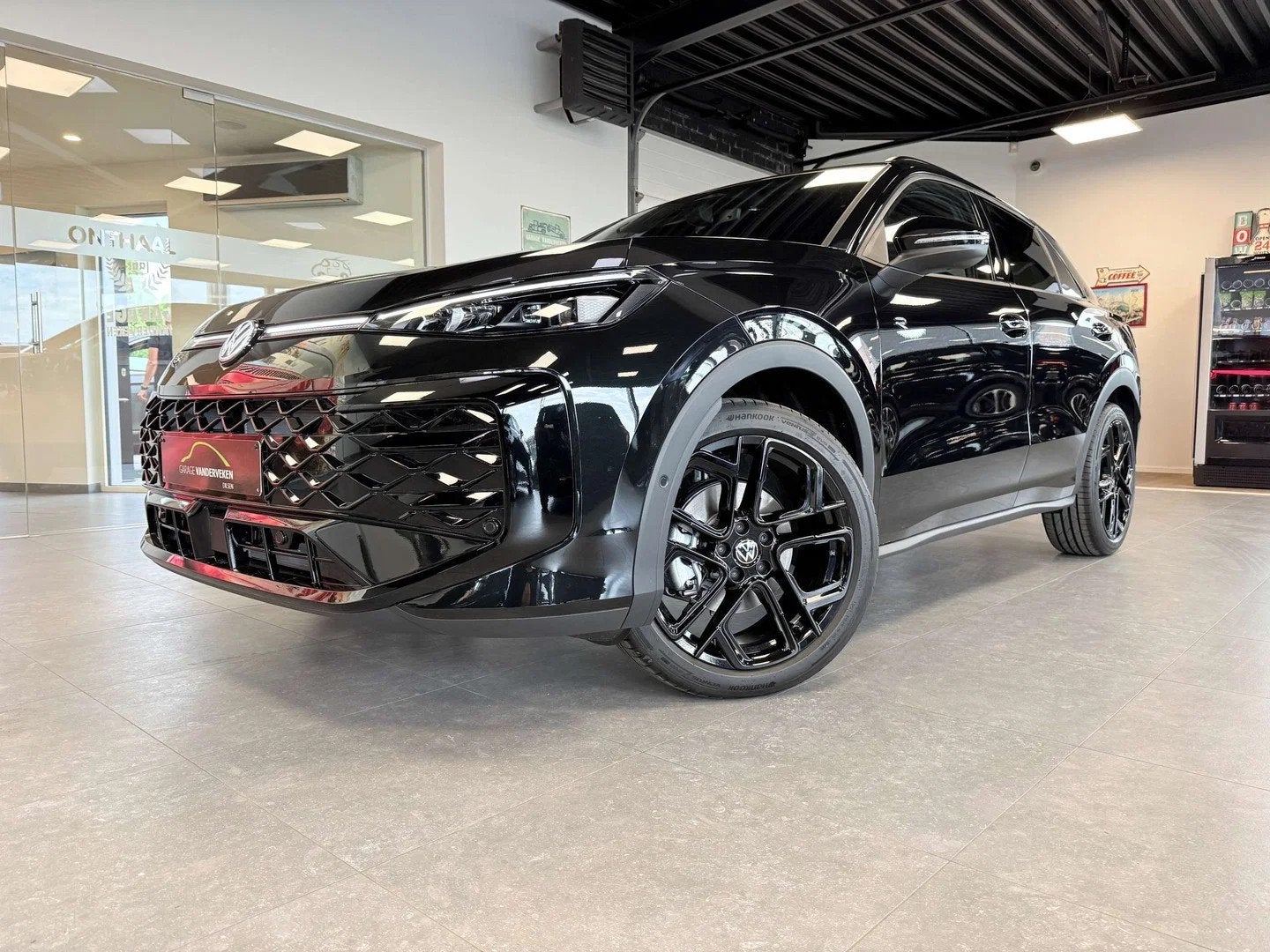 Volkswagen T-Roc T-Roc 1.5 TSI R-Line DSG NEW * black pack *, Auto's, Automaat, 1498 cc, 4 cilinders, Zwart