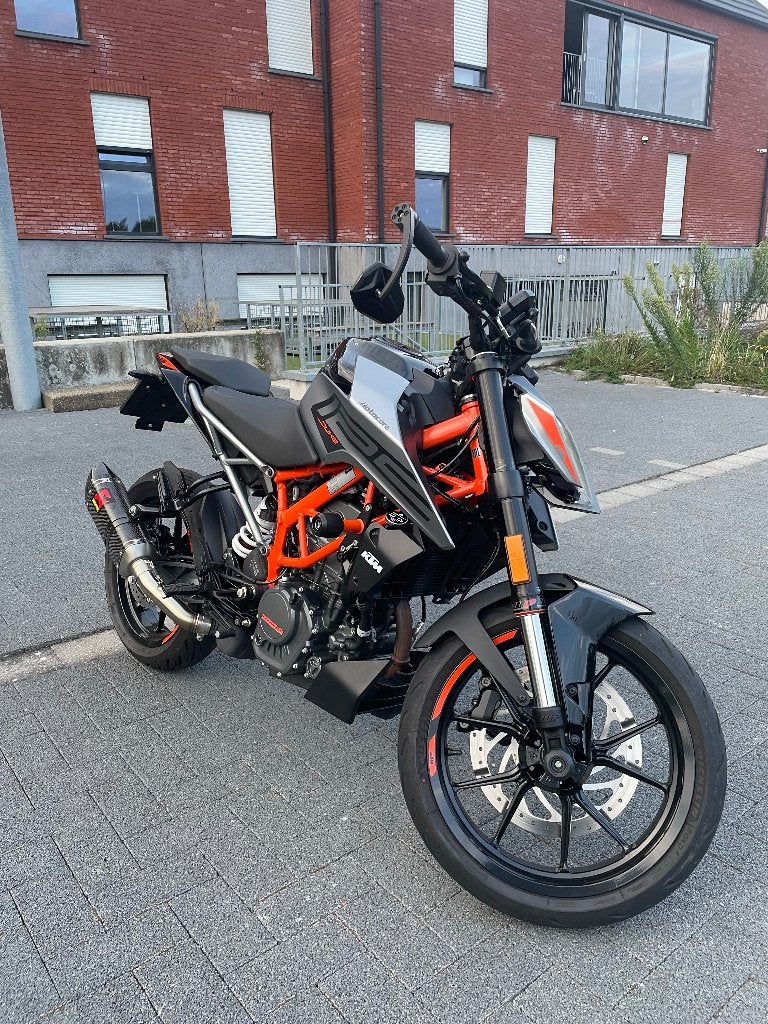 KTM Duke 125 Silver 2024 Akrapovic – Goede staat, Motoren, Motoren | KTM, Particulier, Naked bike, 11 kW of minder, 1 cilinder