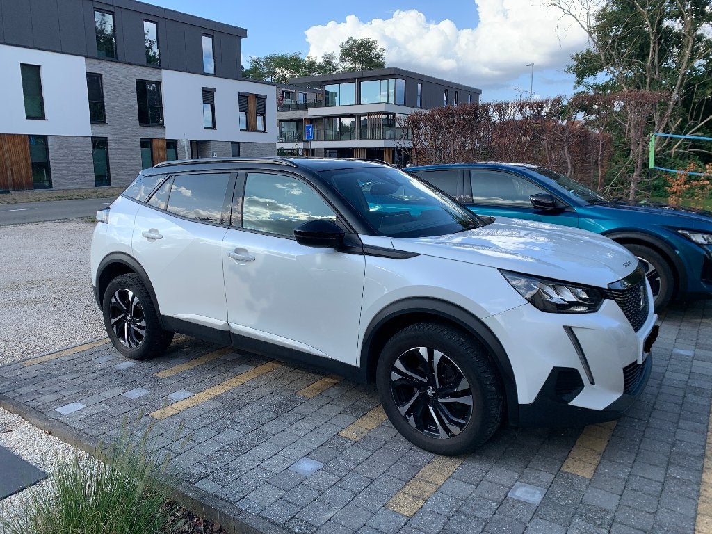 Peugeot 2008 Allure 1.2 PureTech 100pk Stop&Start Man.6, Autos, 75 kW, Achat, Euro 6, 1200 kg