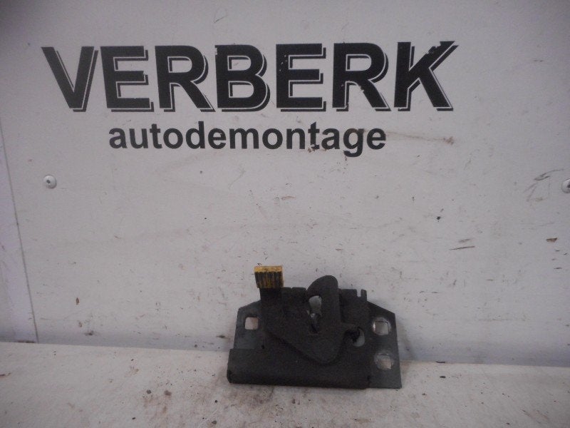 SERRURE CAPOT Ford Mondeo II (01-1996/09-2000), Henry-Ford-Straße  1
50735  Köln, DE, Ford-Werke GmbH, Kunden@ford.com, Ford