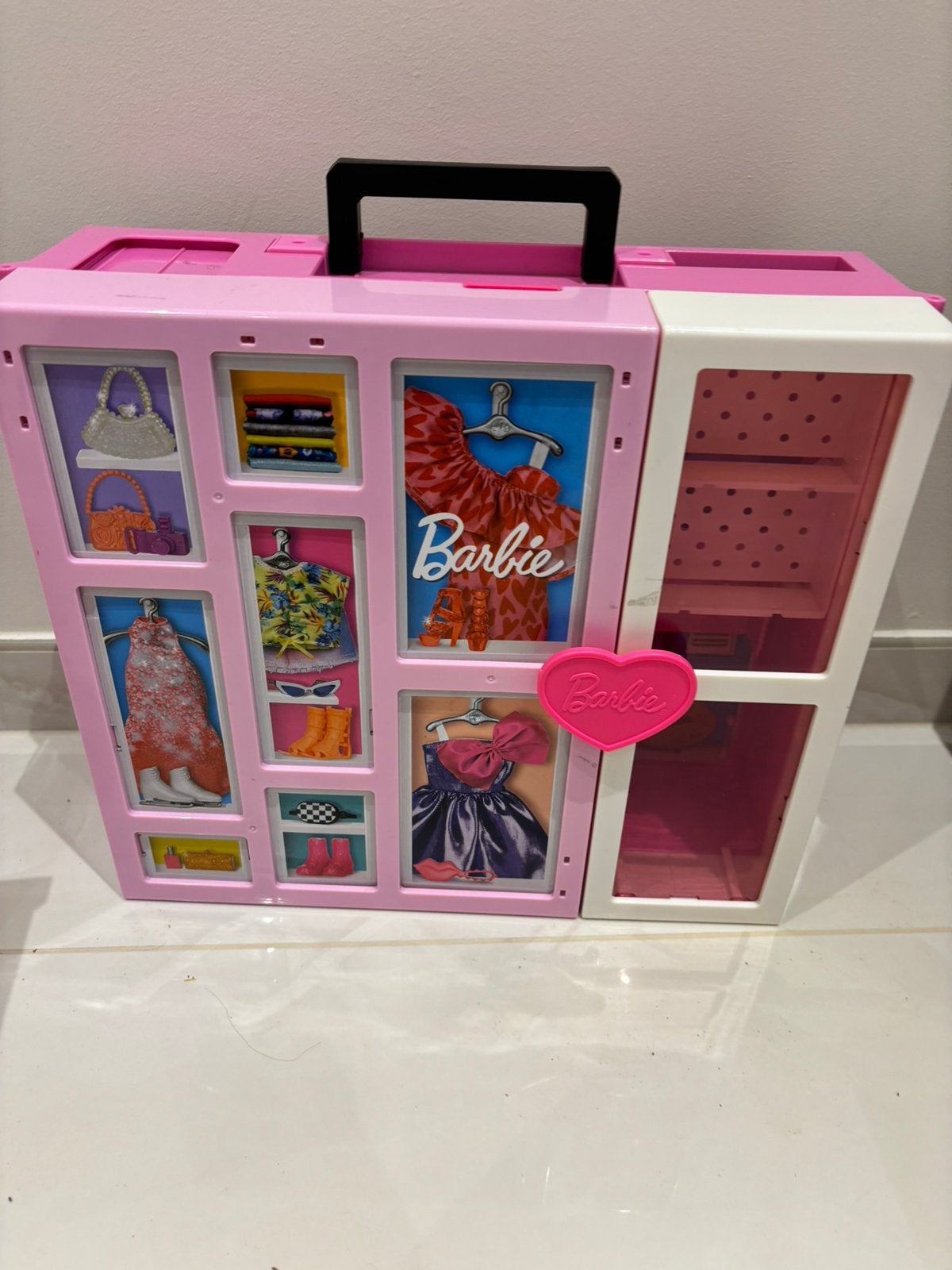 Barbie kledingkast zo goed als nieuw, Ophalen of Verzenden, Zo goed als nieuw