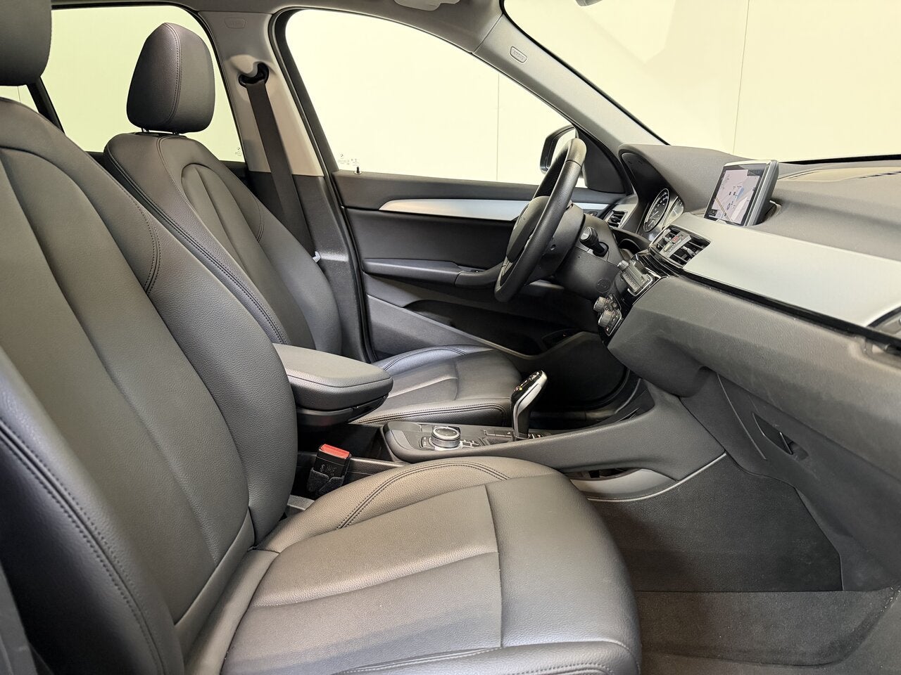 BMW X1 sDrive 18i Autom. - GPS - Pano - Topstaat! 1Ste Eig!, Auto's, BMW, 4 cilinders, 127 g/km, Parkeersensor, 5 zetels